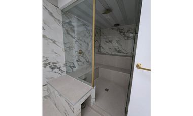 Casa en Venta con piscina, Poblado San Lucas en Medellín