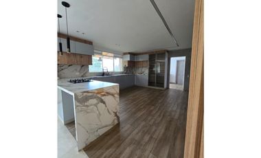 Casa en Venta con piscina, Poblado San Lucas en Medellín