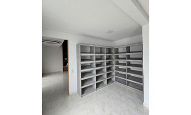 Casa en Venta con piscina, Poblado San Lucas en Medellín