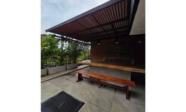 Casa en Venta con piscina, Poblado San Lucas en Medellín