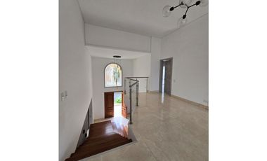 Casa en Venta con piscina, Poblado San Lucas en Medellín