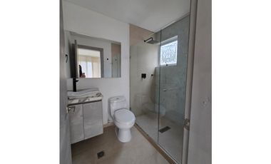 Casa en Venta con piscina, Poblado San Lucas en Medellín