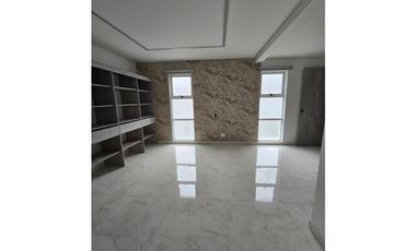 Casa en Venta con piscina, Poblado San Lucas en Medellín