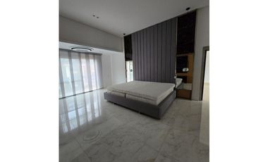 Casa en Venta con piscina, Poblado San Lucas en Medellín