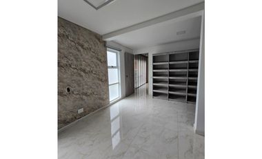 Casa en Venta con piscina, Poblado San Lucas en Medellín