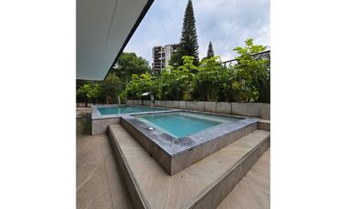 Casa en Venta con piscina, Poblado San Lucas en Medellín