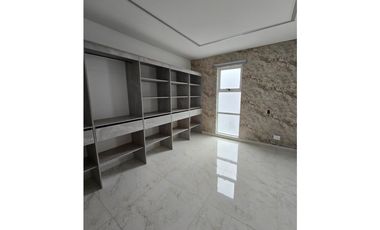 Casa en Venta con piscina, Poblado San Lucas en Medellín