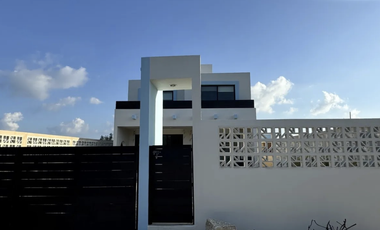CASA EN VENTA EN LAS PLAYAS DE CHICXULUB PUERTO, AMPLIO