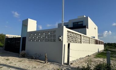 CASA EN VENTA EN LAS PLAYAS DE CHICXULUB PUERTO, AMPLIO