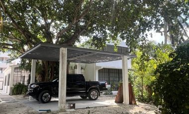 Venta de casa con amplio terreno en Puerto Morelos