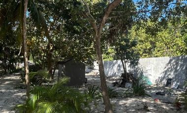 Venta de casa con amplio terreno en Puerto Morelos
