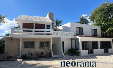Venta de casa con amplio terreno en Puerto Morelos