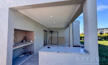Venta Casa en Barrio San Ramon - Pilar de Este - Zelaya