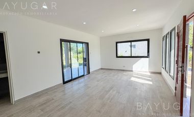 Venta Casa en Barrio San Ramon - Pilar de Este - Zelaya