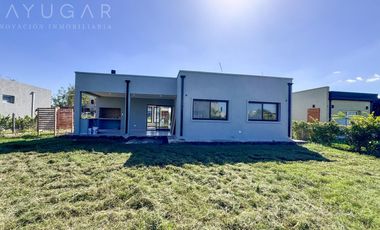 Venta Casa en Barrio San Ramon - Pilar de Este - Zelaya