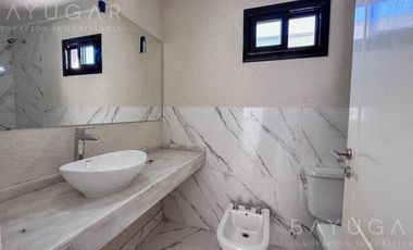 Venta Casa en Barrio San Ramon - Pilar de Este - Zelaya