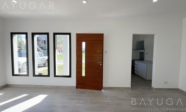 Venta Casa en Barrio San Ramon - Pilar de Este - Zelaya