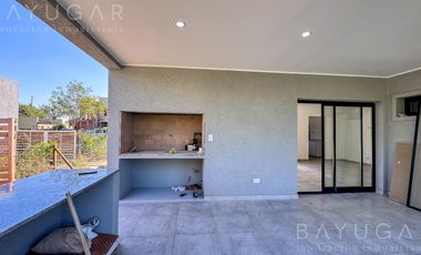 Venta Casa en Barrio San Ramon - Pilar de Este - Zelaya