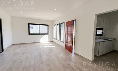 Venta Casa en Barrio San Ramon - Pilar de Este - Zelaya