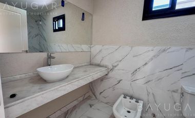 Venta Casa en Barrio San Ramon - Pilar de Este - Zelaya