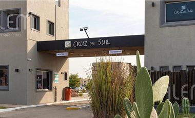 Terreno en  Cruz del Sur. Muy buena ubicacion.