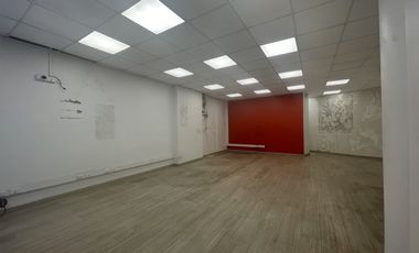 SE ARRIENDA LOCAL COMERCIAL EN CALLE ESMERALDA (CÓD. 492)