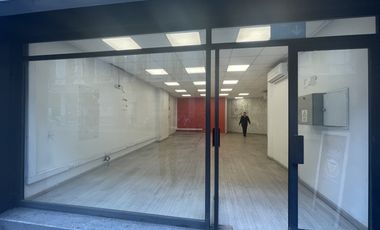 SE ARRIENDA LOCAL COMERCIAL EN CALLE ESMERALDA (CÓD. 492)