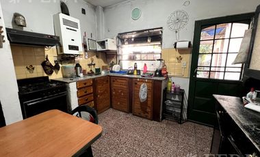 Venta casa 3 ambientes con cochera en Quilmes Oeste