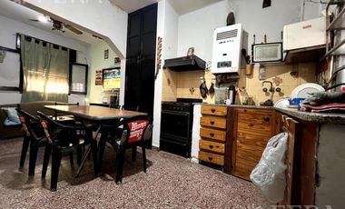 Venta casa 3 ambientes con cochera en Quilmes Oeste