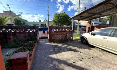 Venta casa 3 ambientes con cochera en Quilmes Oeste