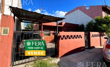 Venta casa 3 ambientes con cochera en Quilmes Oeste