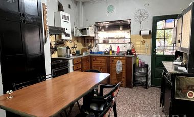Venta casa 3 ambientes con cochera en Quilmes Oeste