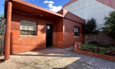 Venta casa 3 ambientes con cochera en Quilmes Oeste