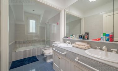 Impecable casa en venta en Las Lomas de San Isidro
