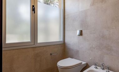 Casa en Venta 412m² · 5 ambientes 2 cocheras con Piscina en Barrio Palos Verdes Fisherton