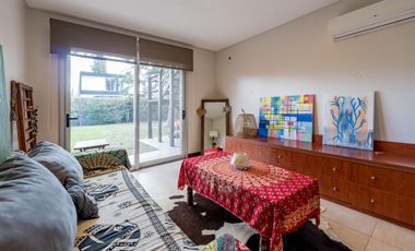 Casa en Venta 412m² · 5 ambientes 2 cocheras con Piscina en Barrio Palos Verdes Fisherton