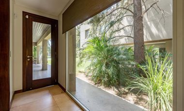 Casa en Venta 412m² · 5 ambientes 2 cocheras con Piscina en Barrio Palos Verdes Fisherton