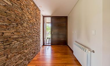 Casa en Venta 412m² · 5 ambientes 2 cocheras con Piscina en Barrio Palos Verdes Fisherton