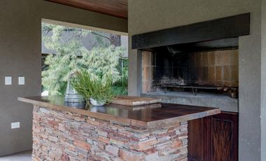 Casa en Venta 412m² · 5 ambientes 2 cocheras con Piscina en Barrio Palos Verdes Fisherton