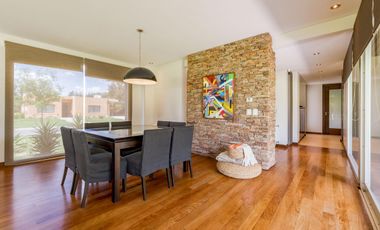 Casa en Venta 412m² · 5 ambientes 2 cocheras con Piscina en Barrio Palos Verdes Fisherton