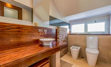 Casa en Venta 412m² · 5 ambientes 2 cocheras con Piscina en Barrio Palos Verdes Fisherton