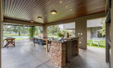 Casa en Venta 412m² · 5 ambientes 2 cocheras con Piscina en Barrio Palos Verdes Fisherton