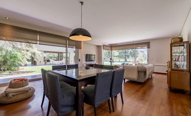 Casa en Venta 412m² · 5 ambientes 2 cocheras con Piscina en Barrio Palos Verdes Fisherton