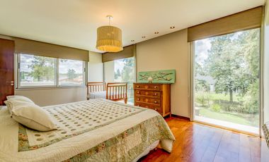 Casa en Venta 412m² · 5 ambientes 2 cocheras con Piscina en Barrio Palos Verdes Fisherton