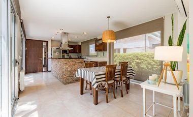 Casa en Venta 412m² · 5 ambientes 2 cocheras con Piscina en Barrio Palos Verdes Fisherton