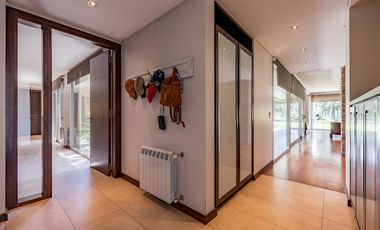 Casa en Venta 412m² · 5 ambientes 2 cocheras con Piscina en Barrio Palos Verdes Fisherton