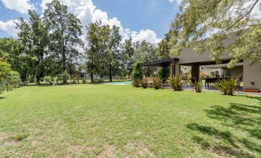 Casa en Venta 412m² · 5 ambientes 2 cocheras con Piscina en Barrio Palos Verdes Fisherton