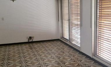 Semipiso en exc zona   2 cocheras   3 dorm   3 baños - Apto Permuta en Canning!!