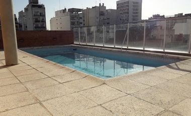 2 amb. al frente. Cochera.  Dorm. Suite, Balcón aterrazado. Amenities