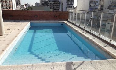 2 amb. al frente. Cochera.  Dorm. Suite, Balcón aterrazado. Amenities